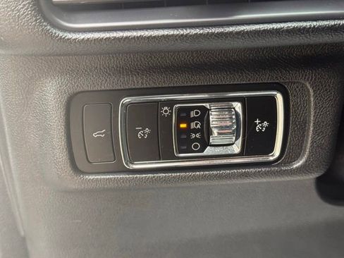 Used 2025 Lincoln Corsair AWD w/ Equipment Group 101A image 18