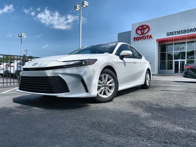 Used 2025 Toyota Camry LE FWD image 4