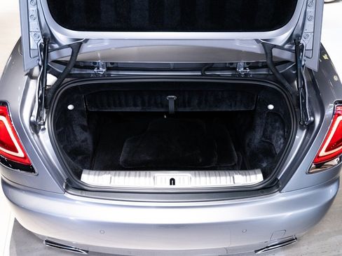 Used 2018 Rolls-Royce Dawn image 24