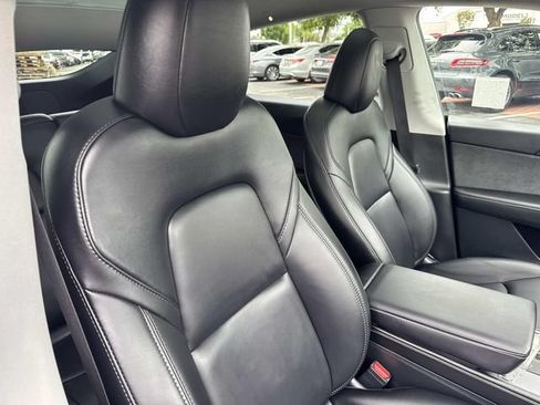 Used 2024 Tesla Model Y Long Range AWD/4WD image 36