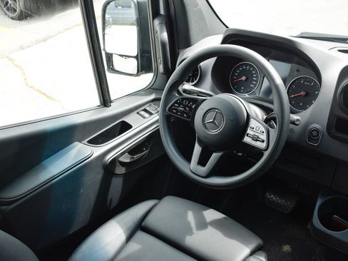Used 2024 Mercedes-Benz Sprinter 2500 image 16
