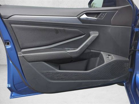 Used 2023 Volkswagen Jetta SE w/ Panoramic Sunroof Package FWD image 11