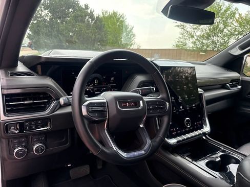 Used 2025 GMC Yukon XL Elevation AWD/4WD image 15