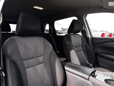Used 2025 Nissan Rogue SV FWD image 13