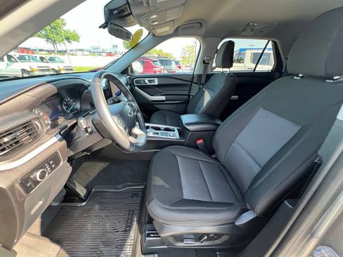 Used 2024 Ford Explorer XLT AWD/4WD image 19