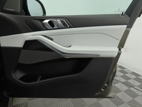 Used 2026 BMW X5 xDrive40i w/ M Sport Package image 26