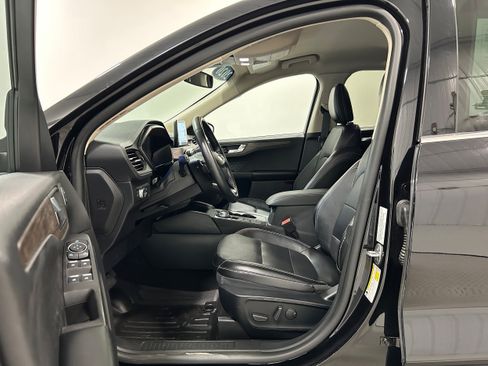 Used 2020 Ford Escape Titanium AWD/4WD image 4