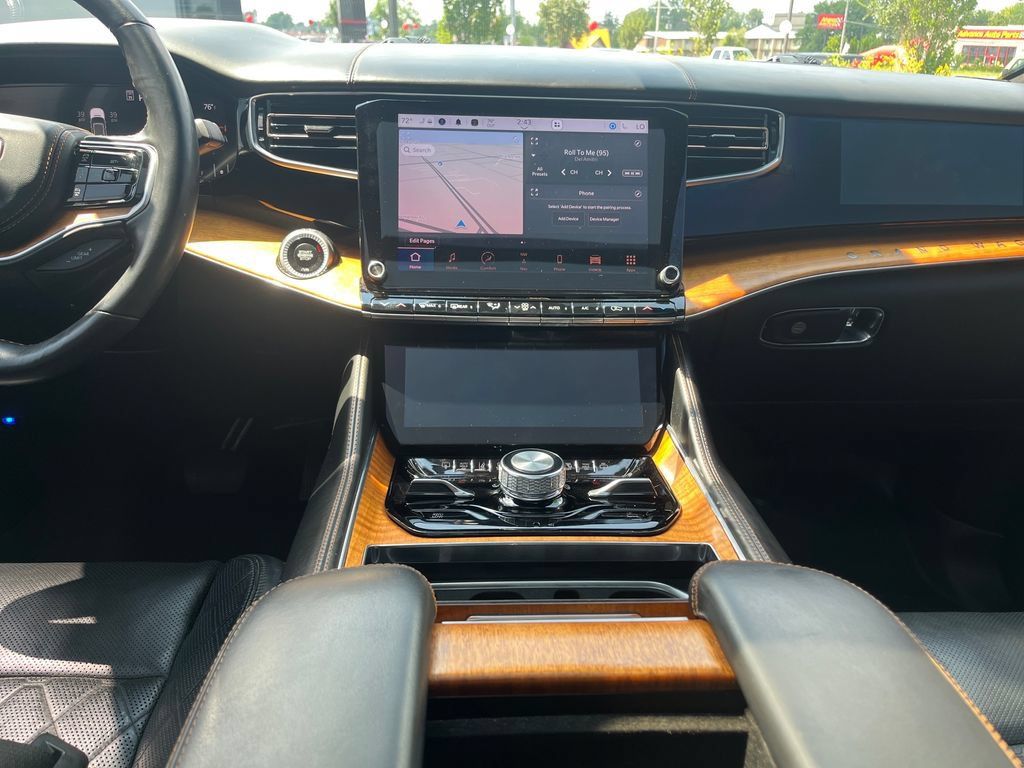 Used 2022 Jeep Grand Wagoneer Series III w/ Rear Seat Video Group 1 AWD/4WD image 40