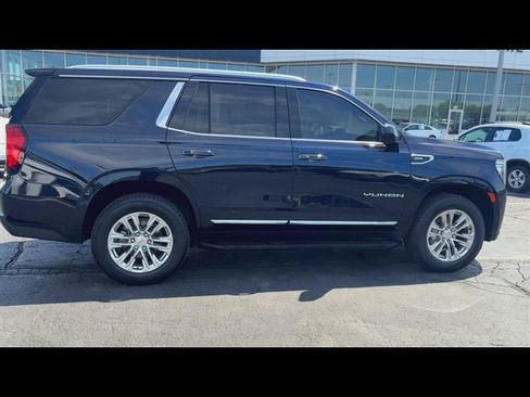 Used 2023 GMC Yukon SLT AWD/4WD image 9