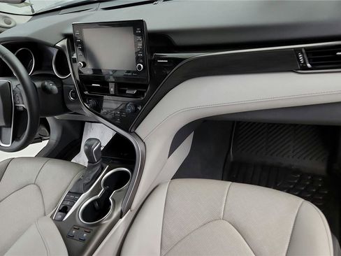 Used 2023 Toyota Camry XLE w/ Navigation Package image 15