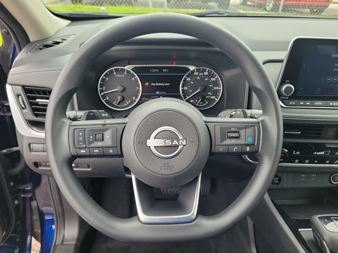 Certified 2024 Nissan Rogue SV FWD image 17