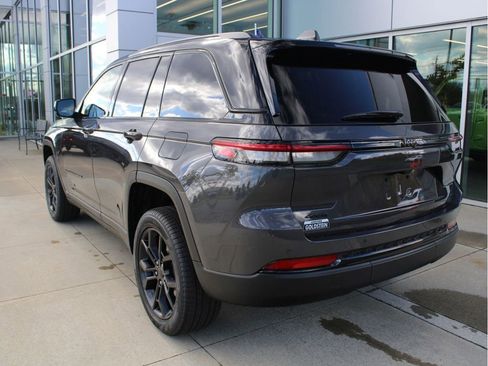 New 2025 Jeep Grand Cherokee Limited image 6