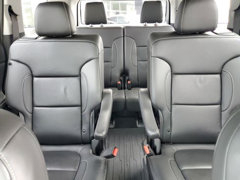 Used 2023 GMC Acadia SLT w/ Elevation Edition image 14