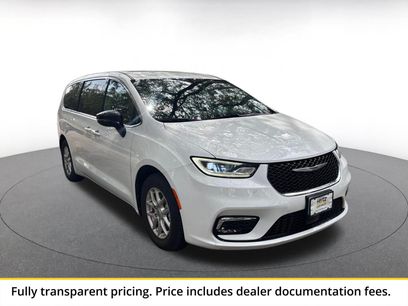 Used 2024 Chrysler Pacifica Touring-L