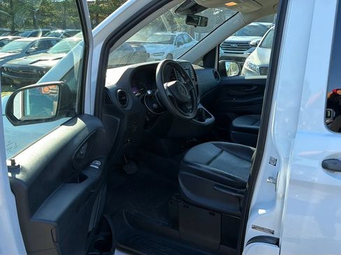 Used 2017 Mercedes-Benz Metris Passenger w/ Appearance Package image 19