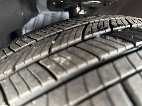 Used 2024 Ford Explorer Limited image 32