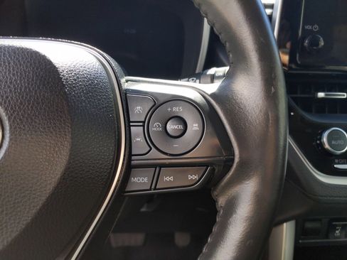 Used 2023 Toyota Corolla Cross XLE w/ Convenience Package image 19