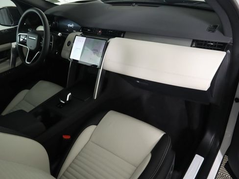 Certified 2025 Land Rover Discovery Sport Dynamic SE AWD/4WD image 19