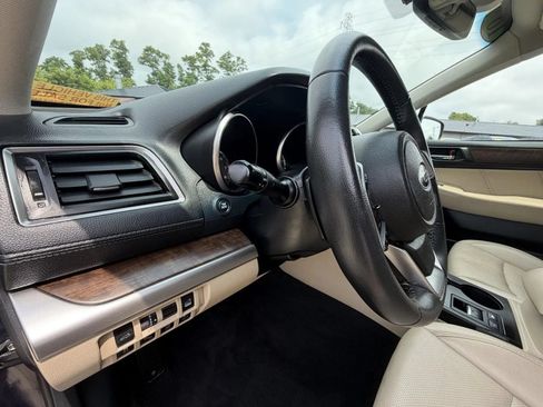 Used 2018 Subaru Outback 3.6R Limited AWD/4WD image 11