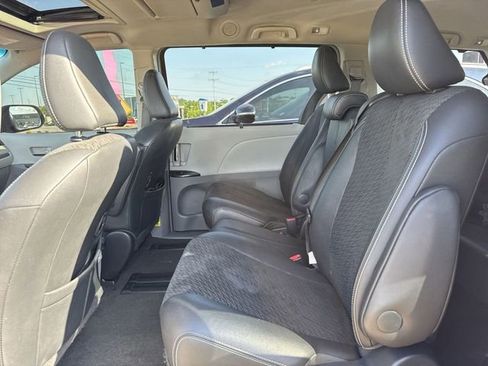 Used 2014 Toyota Sienna SE w/ SE Premium Package w/Entune FWD image 9