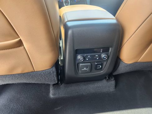 Used 2018 Buick Enclave Premium FWD image 33