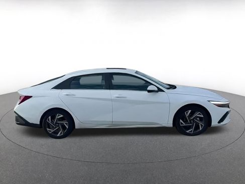Used 2025 Hyundai Elantra Limited image 12