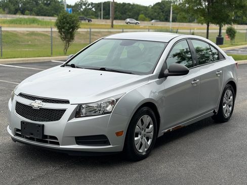 Used 2013 Chevrolet Cruze LS FWD image 4