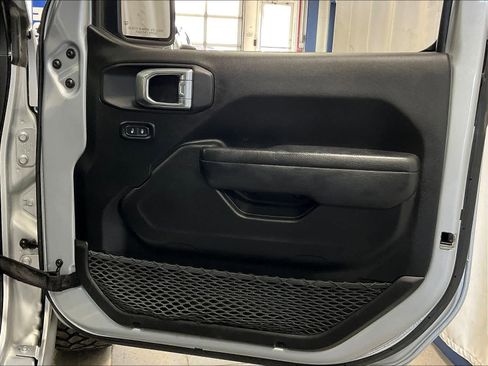 Used 2023 Jeep Wrangler Unlimited w/ Cold Weather Group image 12