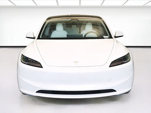 Used 2025 Tesla Model 3 image 2