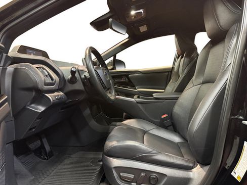 Used 2023 Subaru Solterra Limited image 10