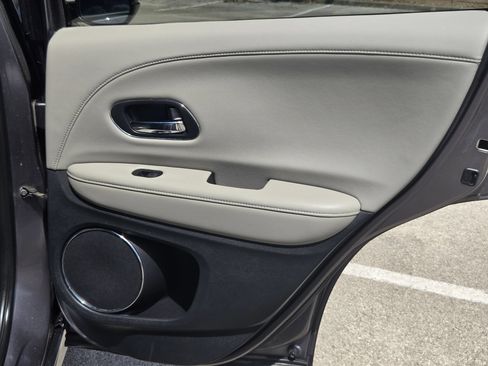 Used 2019 Honda HR-V Touring image 26