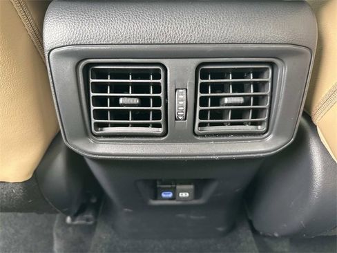 Used 2022 Toyota RAV4 XLE Premium image 16