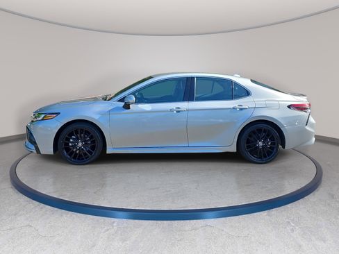 Used 2024 Toyota Camry XSE FWD image 8