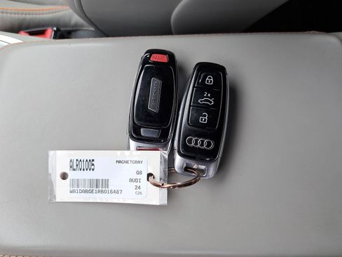 Used 2024 Audi Q8 e-tron Prestige image 10