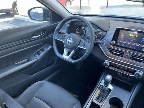 Used 2025 Nissan Altima 2.5 SV image 33