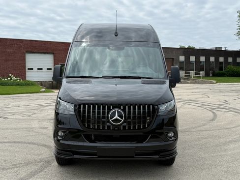 Used 2023 Mercedes-Benz Sprinter 2500 image 2