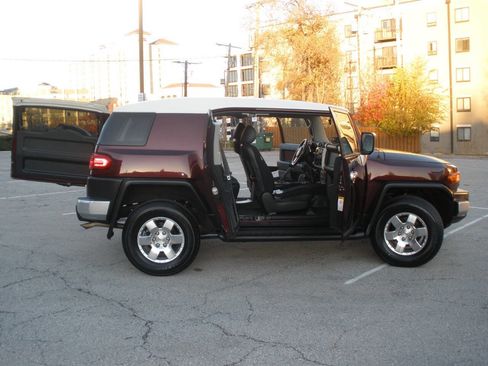 Used 2007 Toyota FJ Cruiser Base 4dr SUV 4WD (4L V6 6M) image 21
