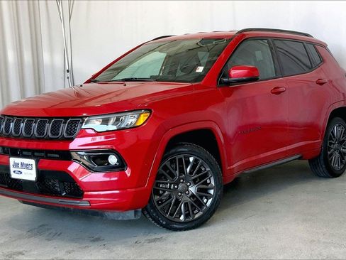 Used 2023 Jeep Compass Limited image 12