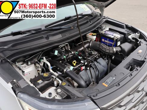 Used 2018 Ford Explorer XLT w/ Equipment Group 202A AWD/4WD image 25