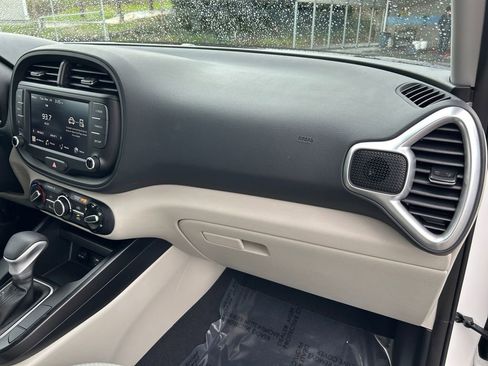 Used 2025 Kia Soul S FWD image 27