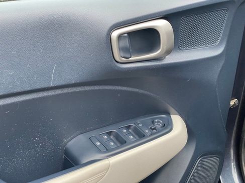 Used 2023 Hyundai Venue Limited w/ Cargo Package image 13