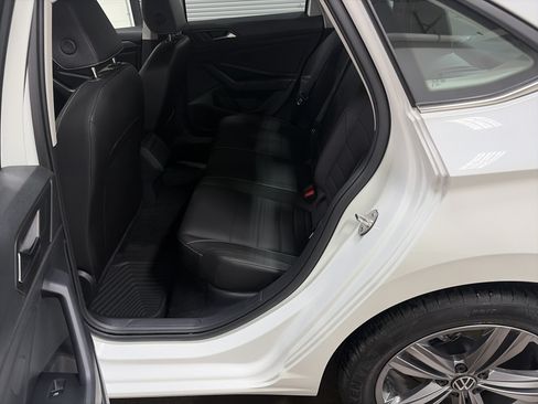 Certified 2023 Volkswagen Jetta SE FWD image 23