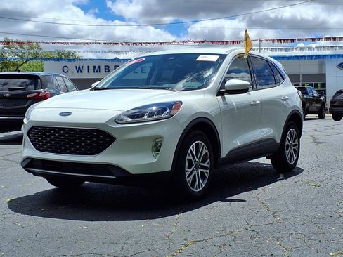 Certified 2022 Ford Escape SEL w/ Technology Package image 3