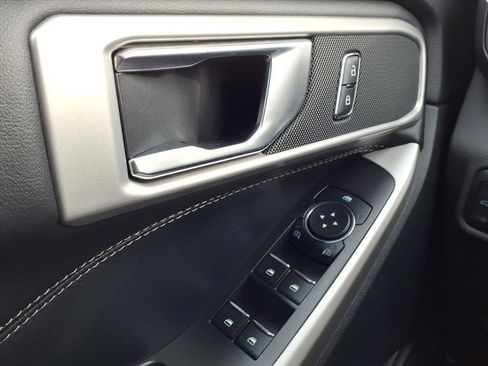 Used 2022 Ford Explorer XLT image 27