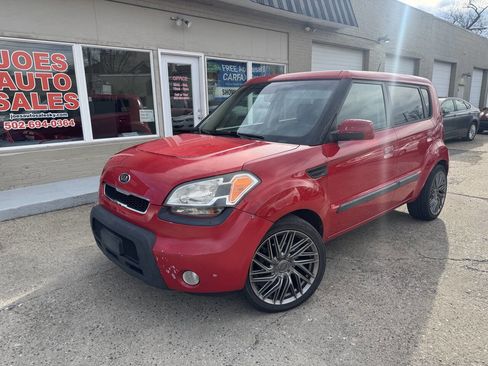 Used 2010 Kia Soul + w/ Audio Pkg image 2