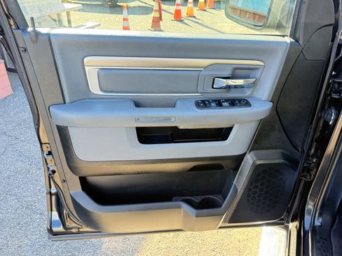 Used 2018 RAM 1500 Classic SLT w/ Luxury Group image 16