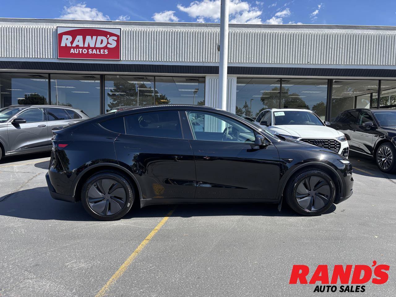 Used 2026 Tesla Model Y Long Range AWD/4WD image 1