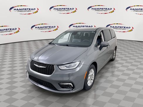 Used 2023 Chrysler Pacifica Touring-L FWD image 1