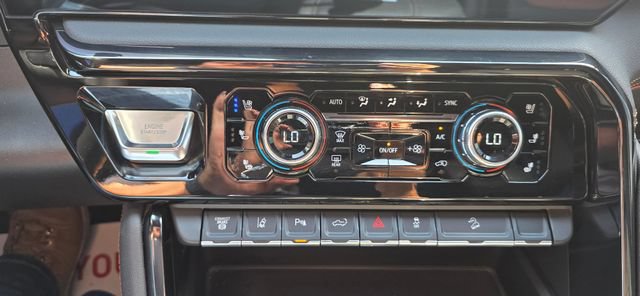 Used 2025 GMC Sierra 2500 AT4 w/ AT4 Premium Plus Package AWD/4WD image 23