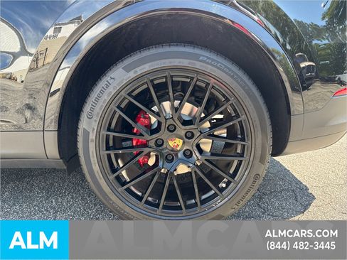 Used 2022 Porsche Cayenne S image 24